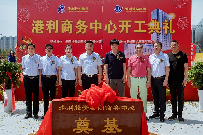 領導奠基培土前合影444.jpg 領導奠基培土前合影444.jpg